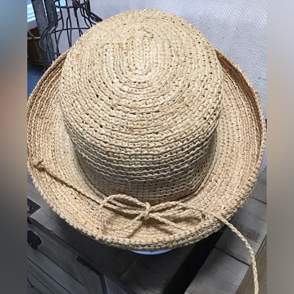 Dorfman Pacific company straw sun hat with rolled brim.NWOT